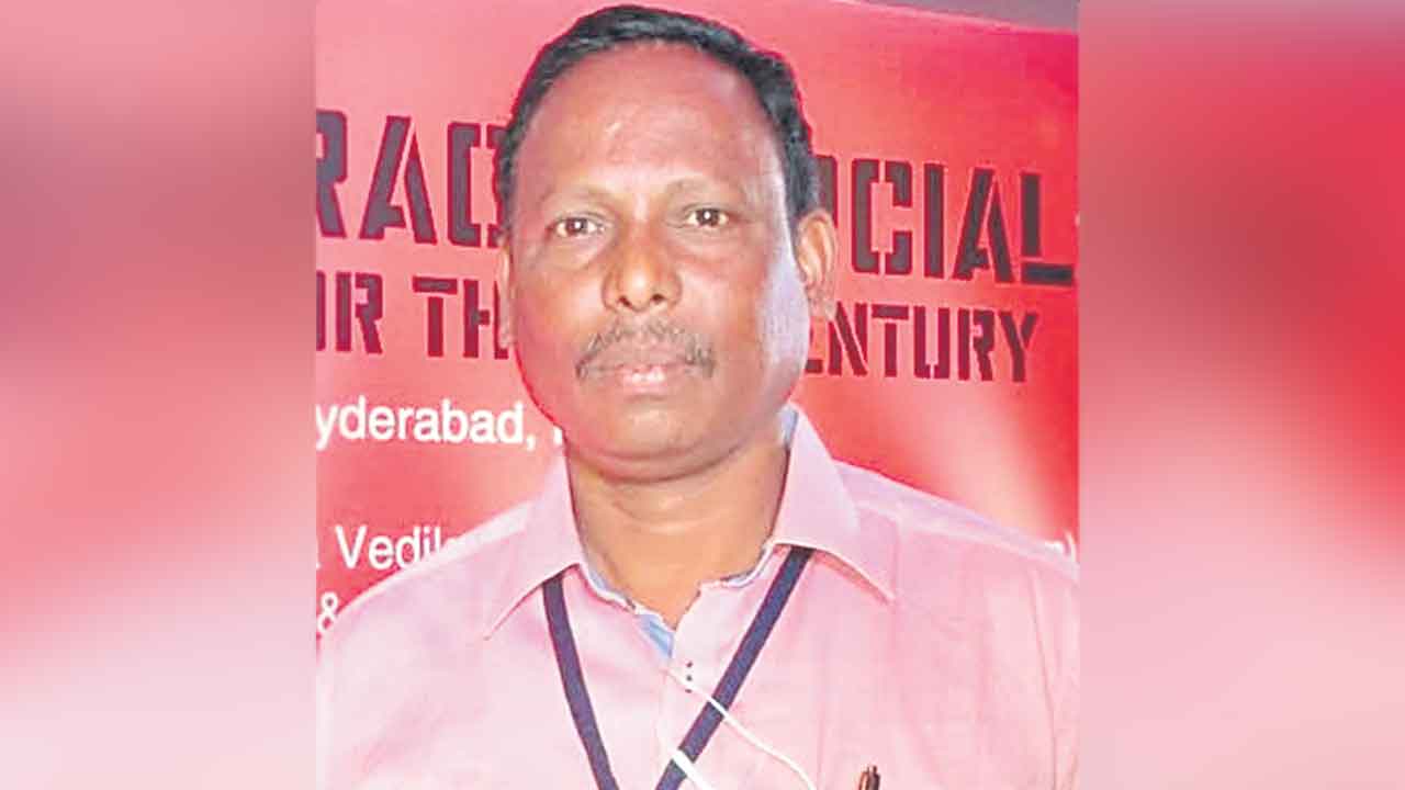 రోడ్డు ప్రమాదంలో కార్మికోద్యమ నేత దుర్మరణం