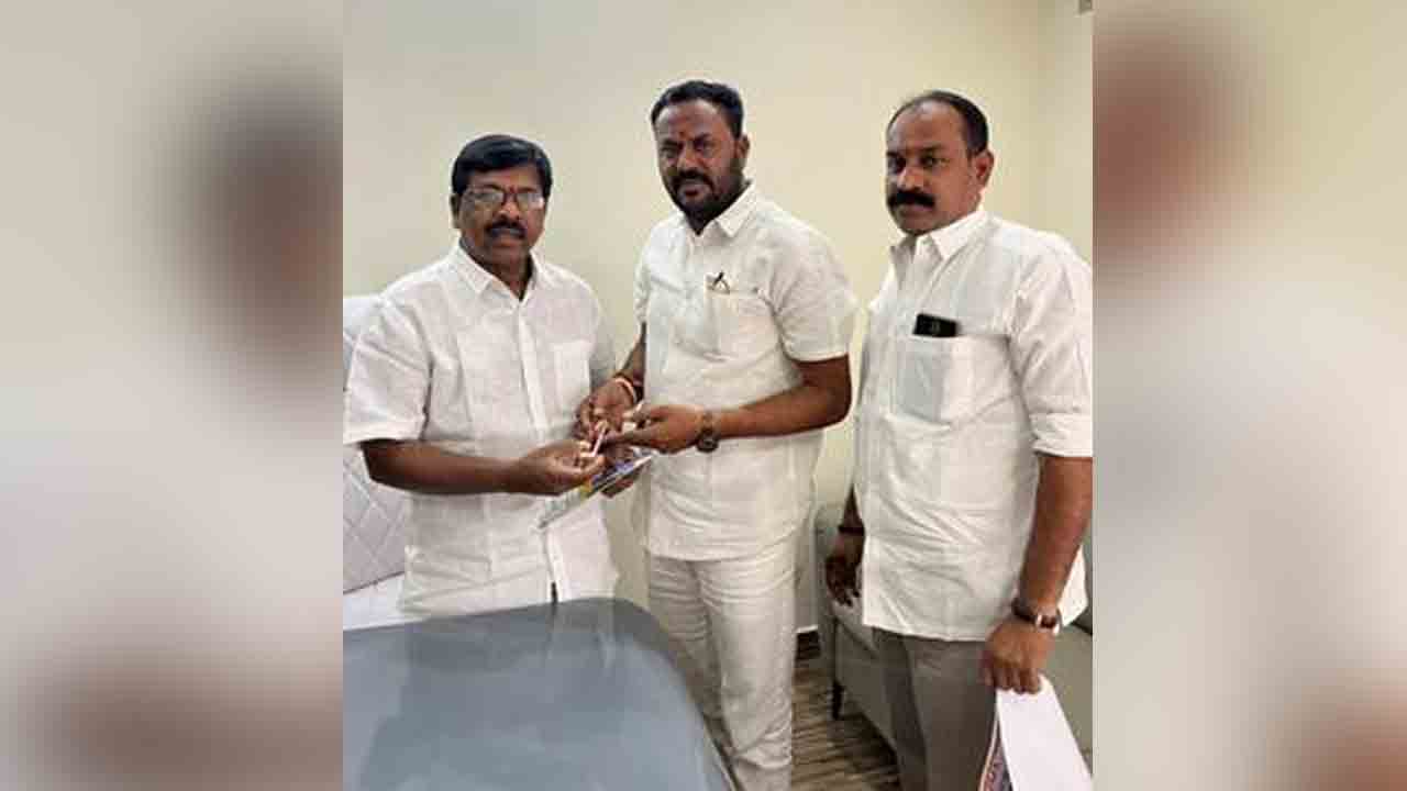 Saleswaram Road | సలేశ్వరం రోడ్డు అభివృద్ధికి సహకరించాలని ఎమ్మెల్యేకు వినతి పత్రం అందజేత