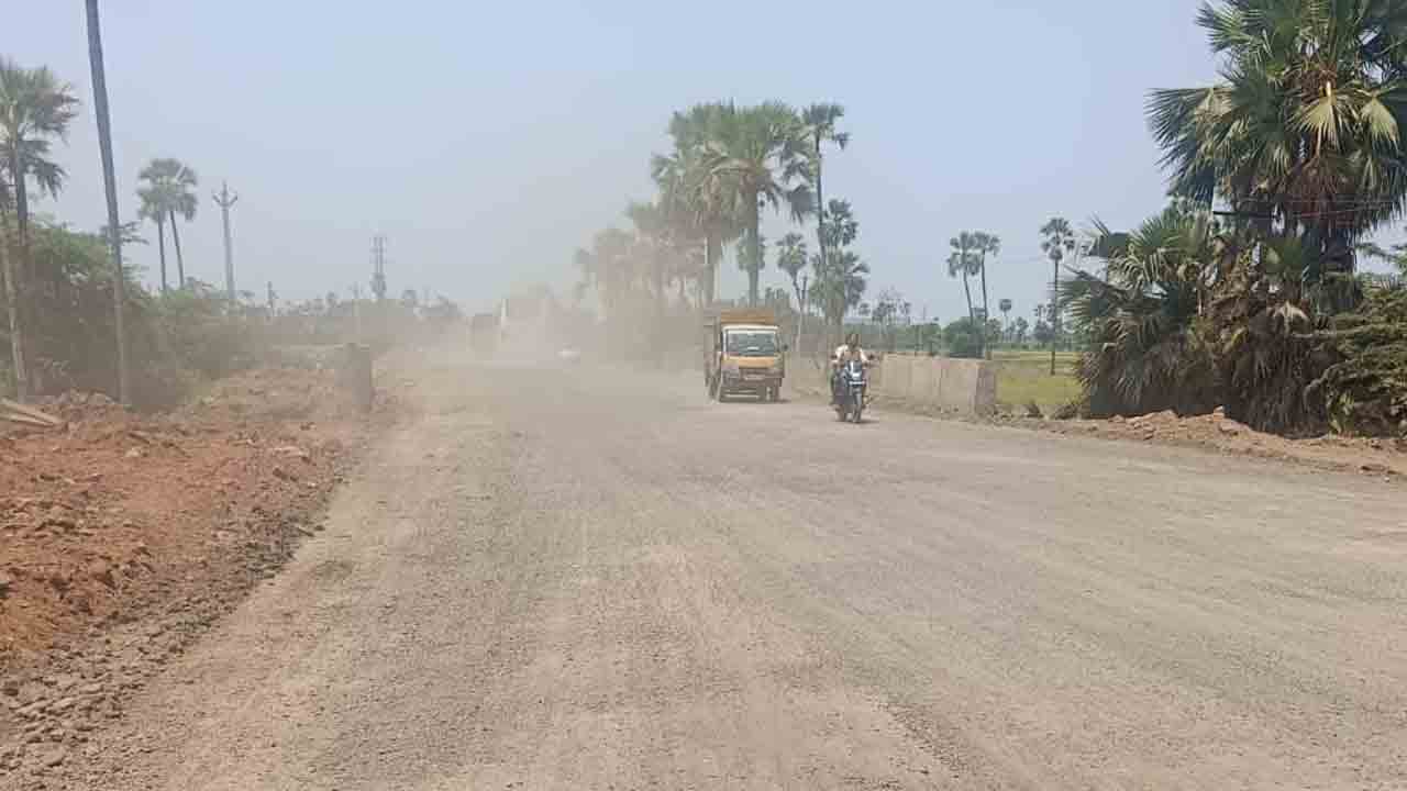 Road Journey | వామ్మో.. ఆ రోడ్డుపై ప్రయాణమా అంటున్న వాహనదారులు