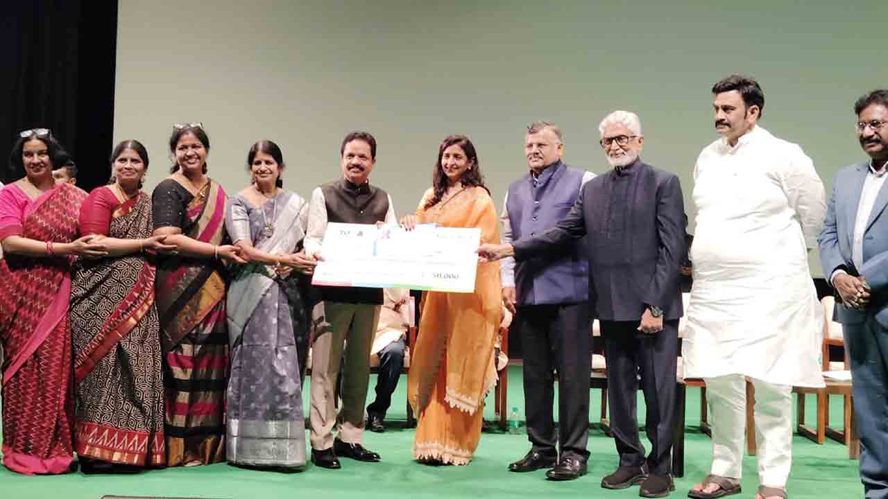 Road Safety Awareness winner | రహదారి భద్రత అవగాహన విజేతగా పబ్లిక్ హైదరాబాద్ పబ్లిక్ స్కూల్