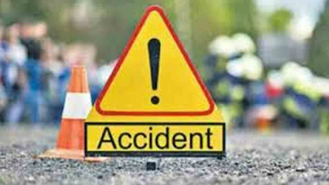 రోడ్డు ప్రమాదంలో మహిళ మృతి