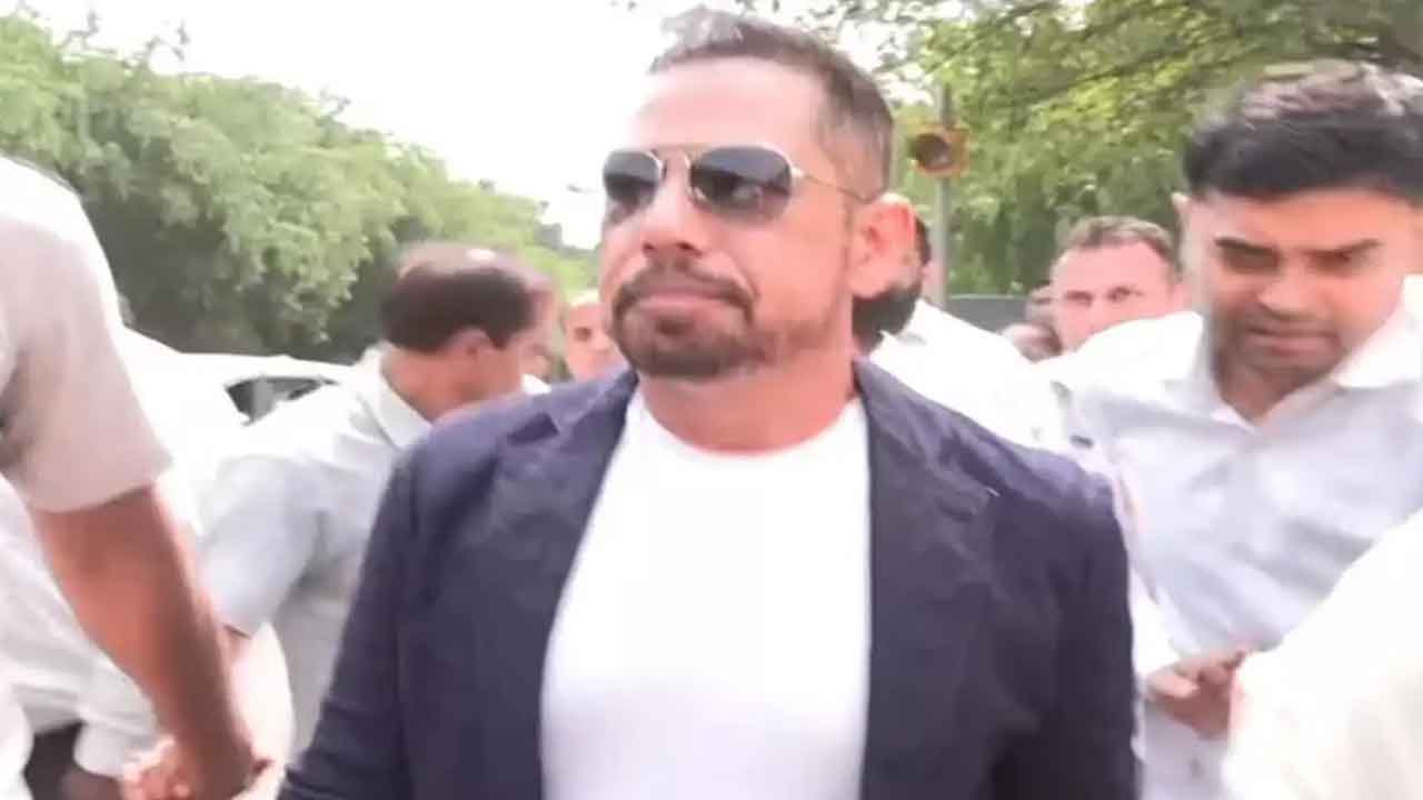 రాబర్ట్‌ వాద్రాను ప్రశ్నించిన ఈడీ