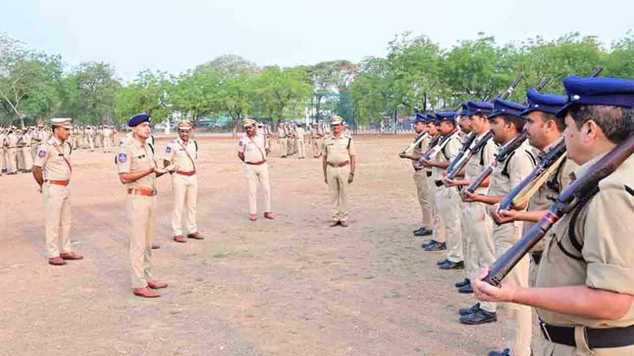 SP Akhil Mahajan | పోలీసు సిబ్బంది మధ్య సత్సంబంధాలు పెంచేందుకు పరేడ్‌ : ఎస్పీ అఖిల్‌ మహాజన్‌