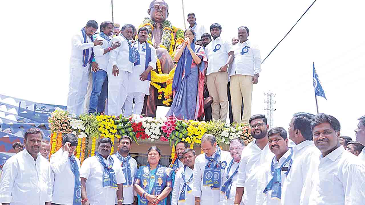 దళితులకు ఇచ్చిన హామీని మరిచిన సర్కార్‌