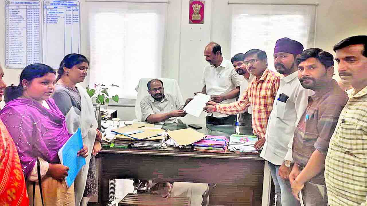 ఉపాధి సిబ్బంది ఆందోళన బాట