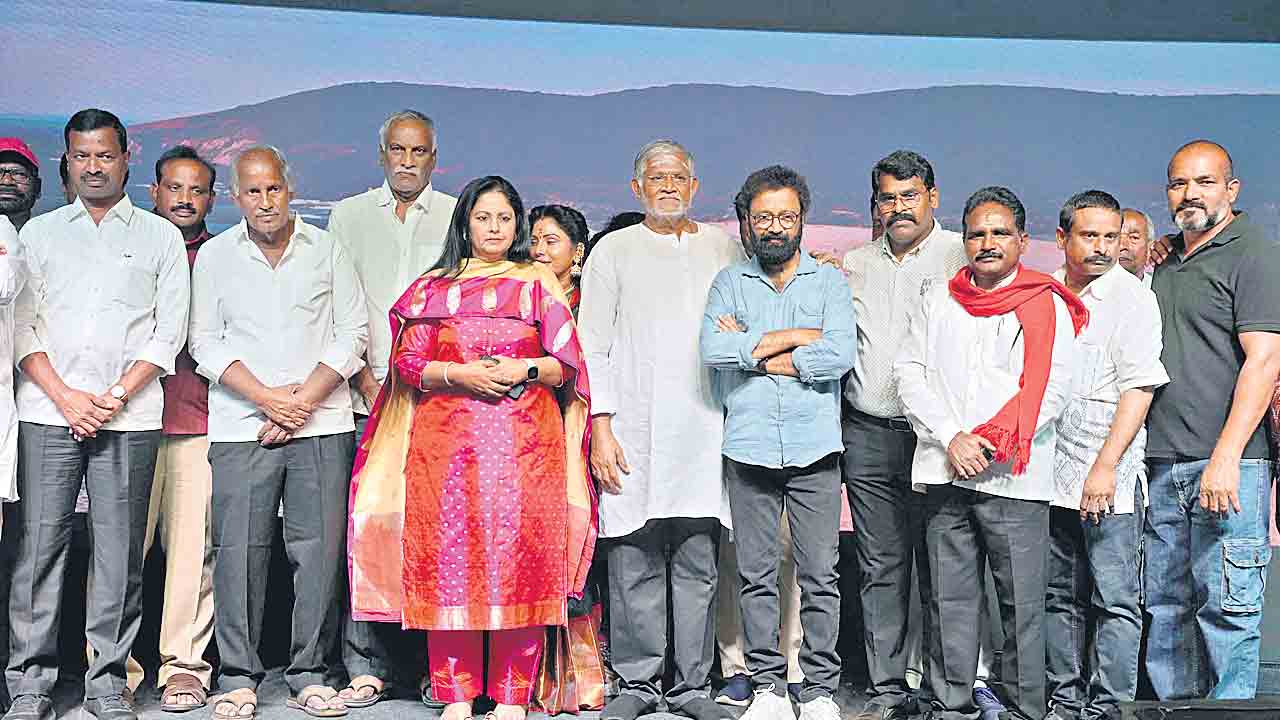పోలీసువారి హెచ్చరిక పాటల హంగామా