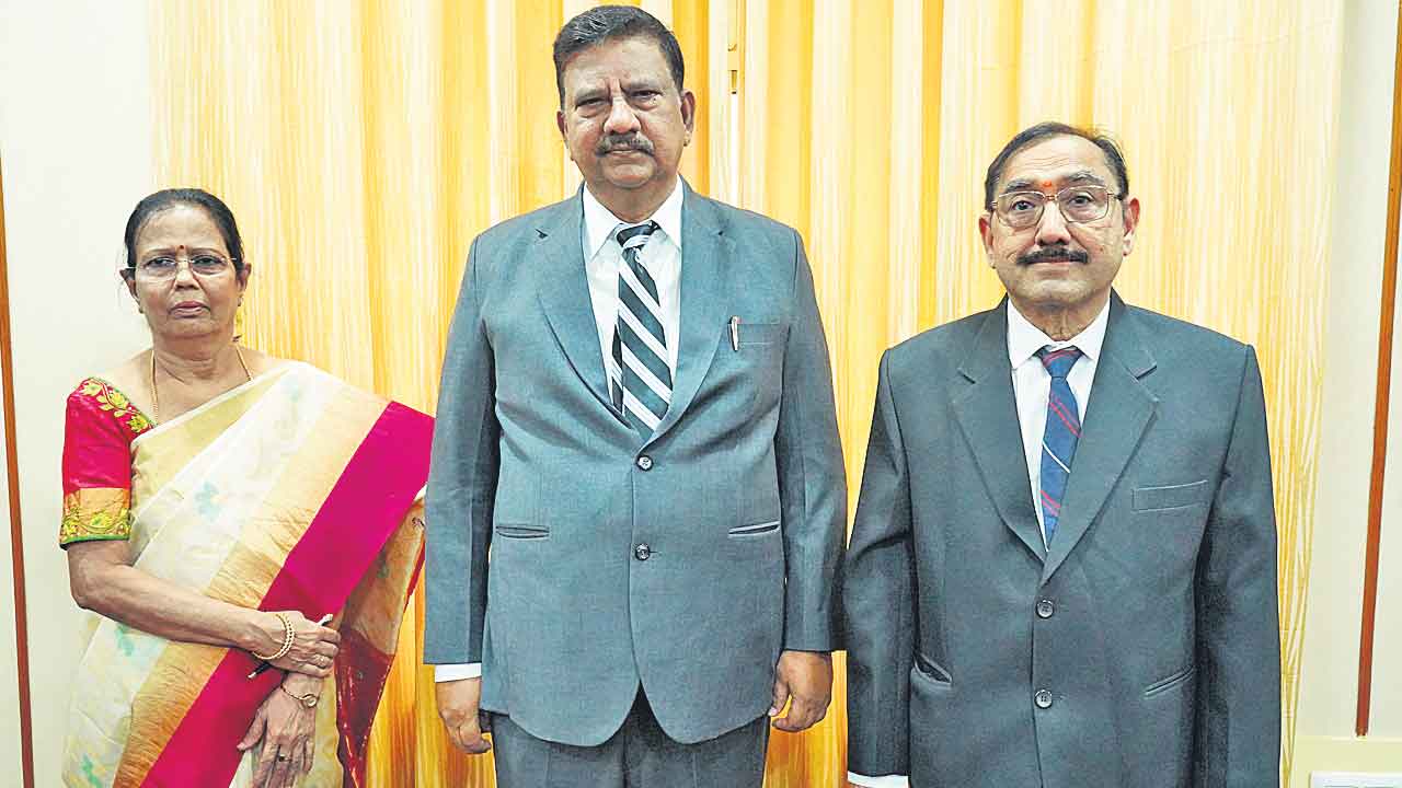 హెచ్‌ఆర్సీ చైర్మన్‌గా షమీమ్‌అక్తర్‌ బాధ్యతలు