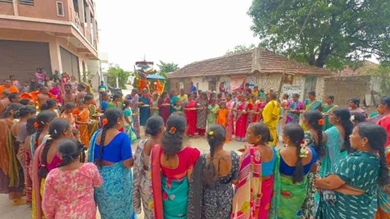 Shobhayatra | వైభవంగా శ్రీ సీతారామస్వామి శోభయాత్ర..రామనామస్మరణతో మార్మోగిన పురవీధులు