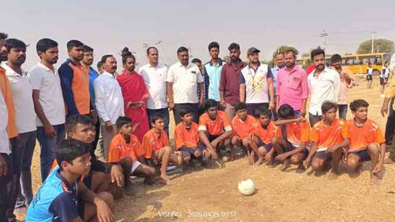 Aditya Parashri Swamiji | క్రీడలతో బాల,బాలికలకు ఉజ్వలమైన భవిష్యత్‌ : ఆదిత్య పరాశ్రీ స్వామిజీ