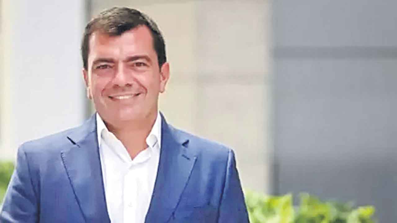 నదిలో కూలిన హెలికాప్టర్‌.. సిమెన్స్‌ సీఈవో దుర్మరణం