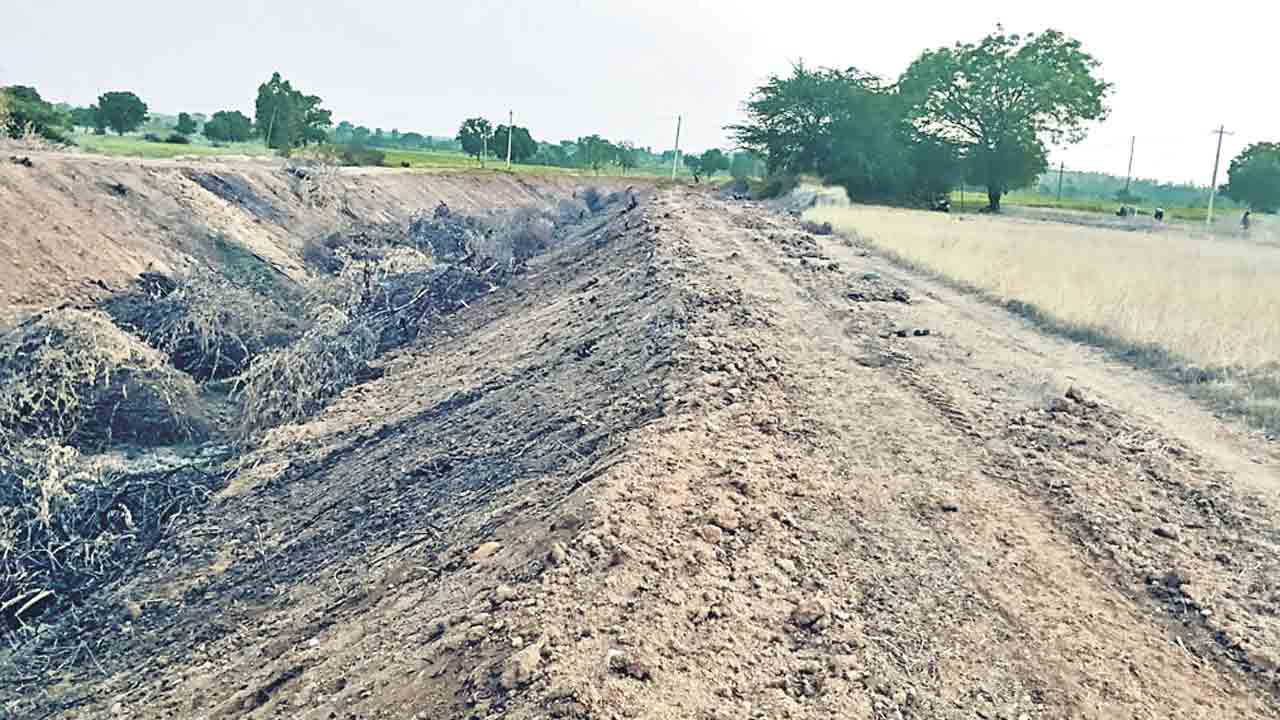 కొండారెడ్డిపల్లిలో రైతు కంట కన్నీరు