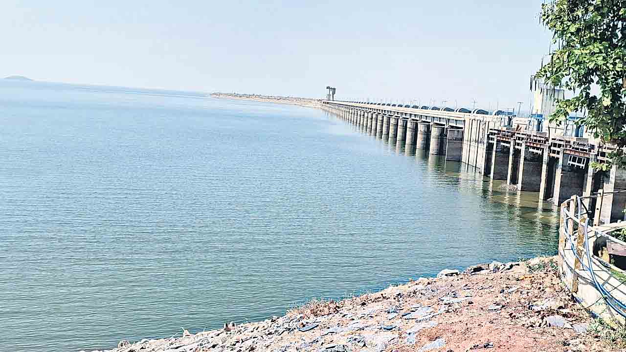 ఎస్సారెస్పీలో తగుతున్న నీటియట్టం