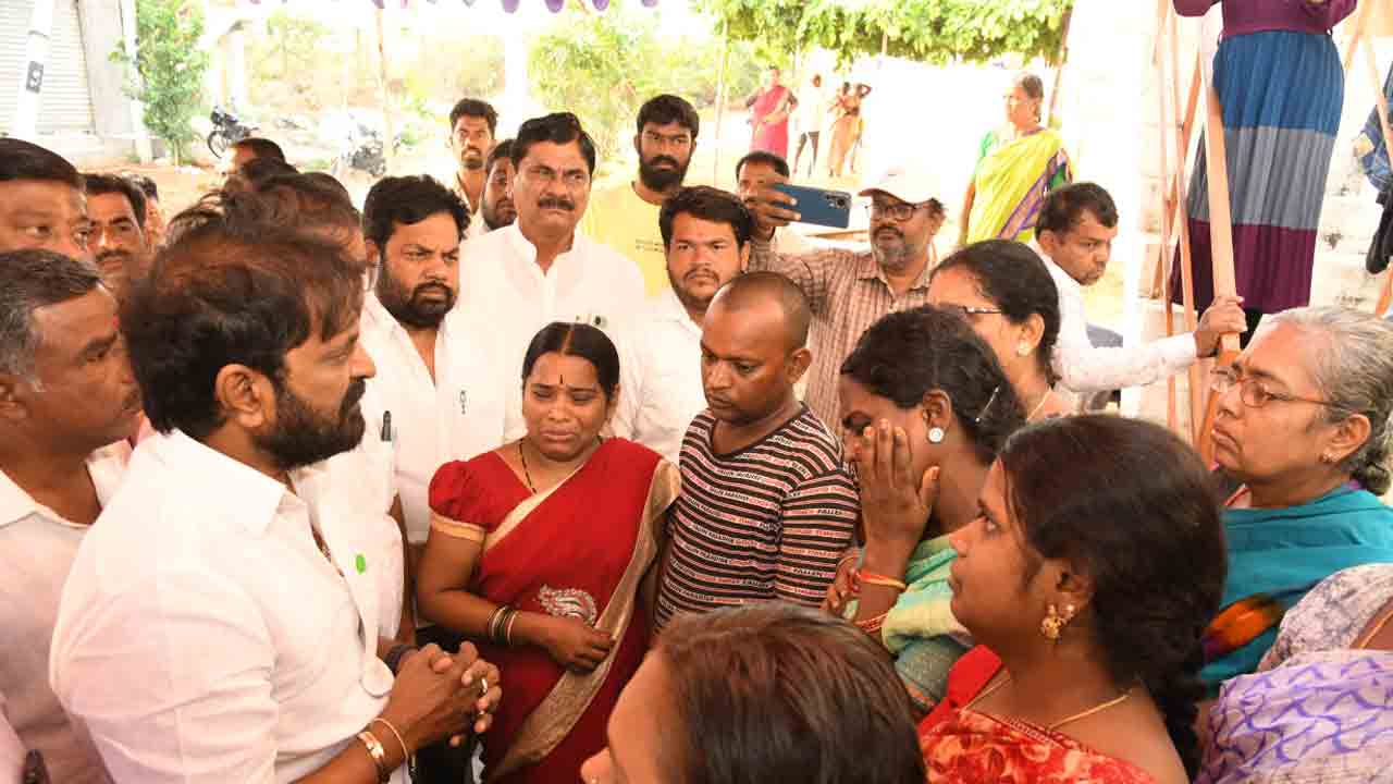 క్వారీలో ముగ్గురు చచ్చినా పట్టదా?