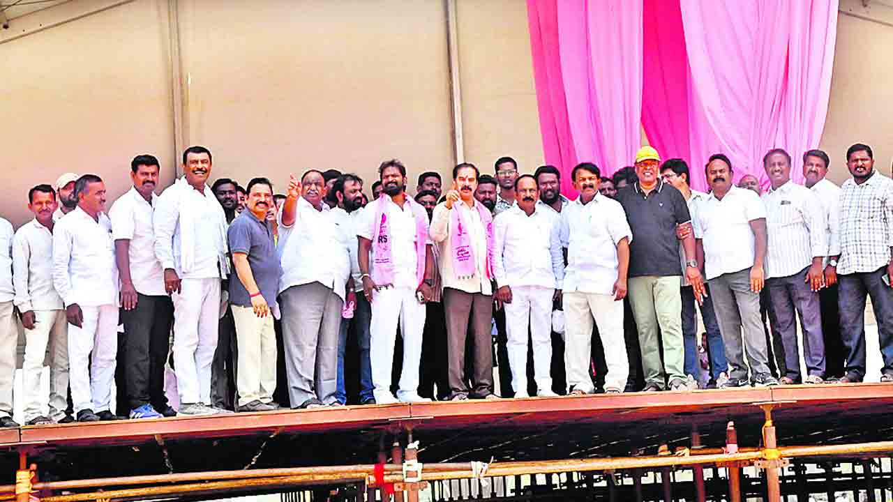 పదవులు లెక్కచేయనిది కేసీఆర్ ఒక్కరే..