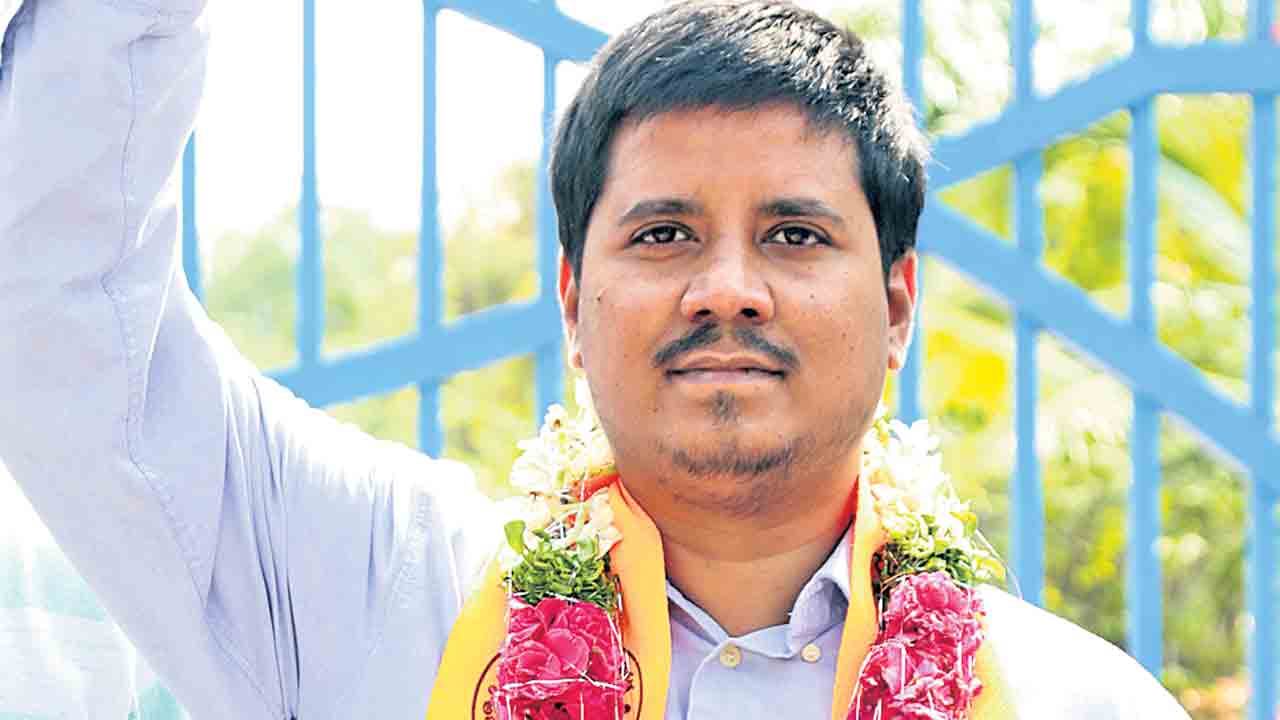 హెచ్‌సీయూ విద్యార్థి విడుదల