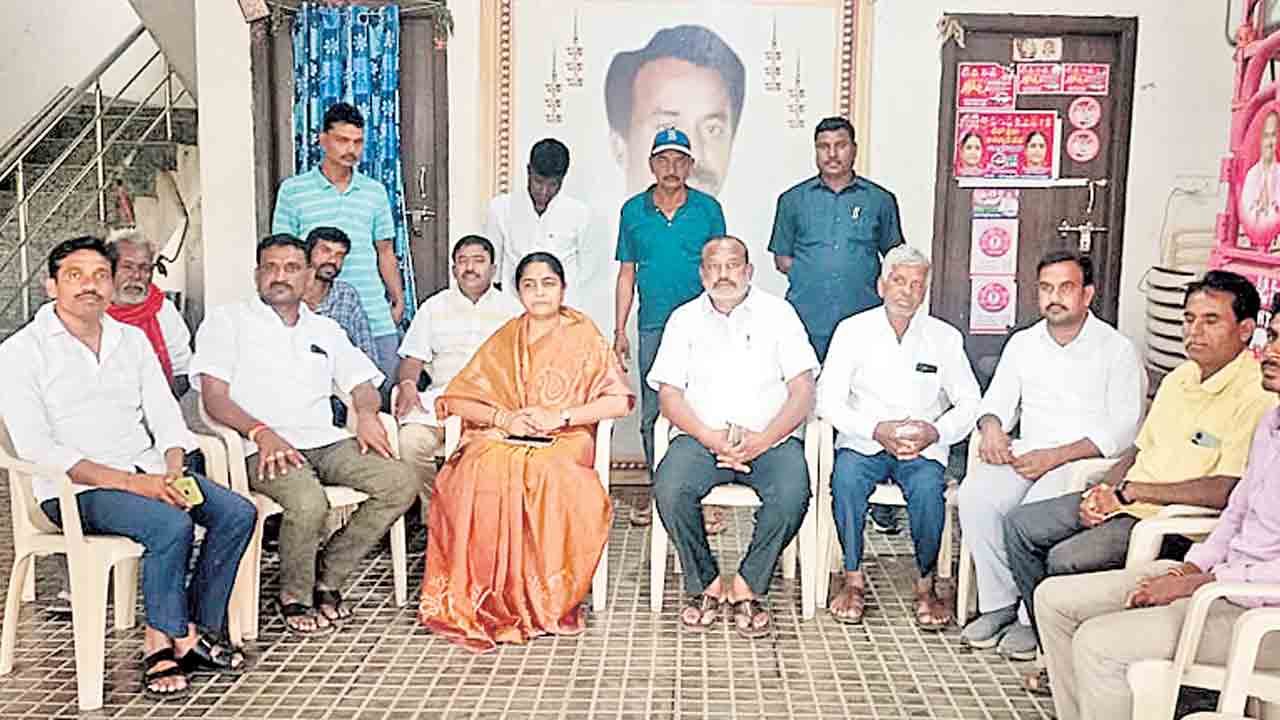 విద్యార్థులపై లాఠీచార్జి అమానుషం