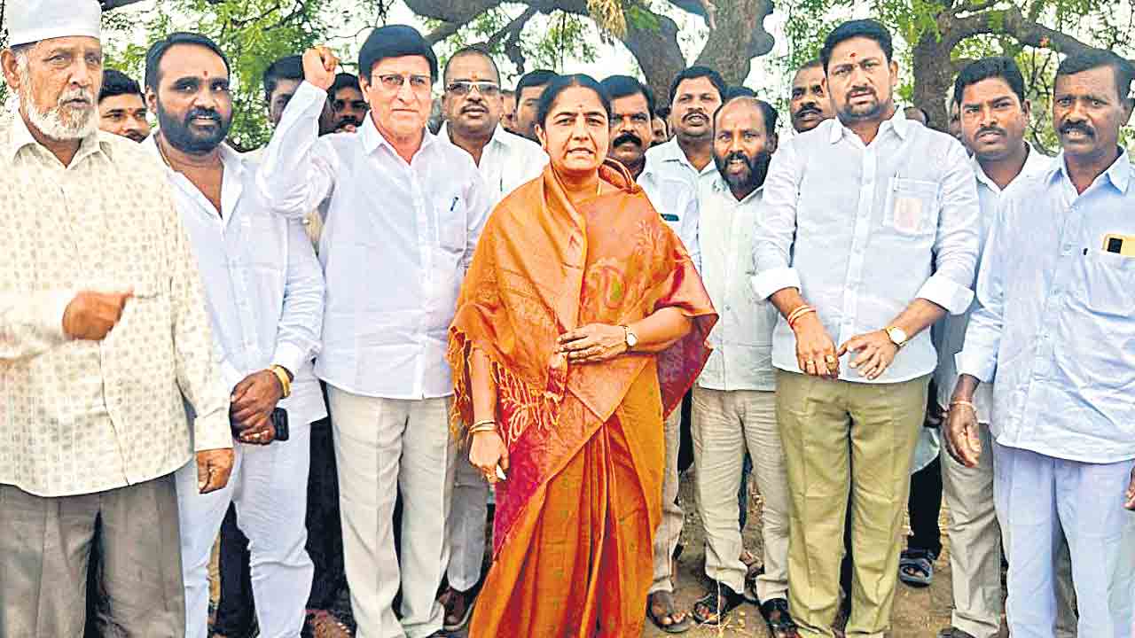 కాంగ్రెసోళ్లు అభివృద్ధి నిరోధకులు