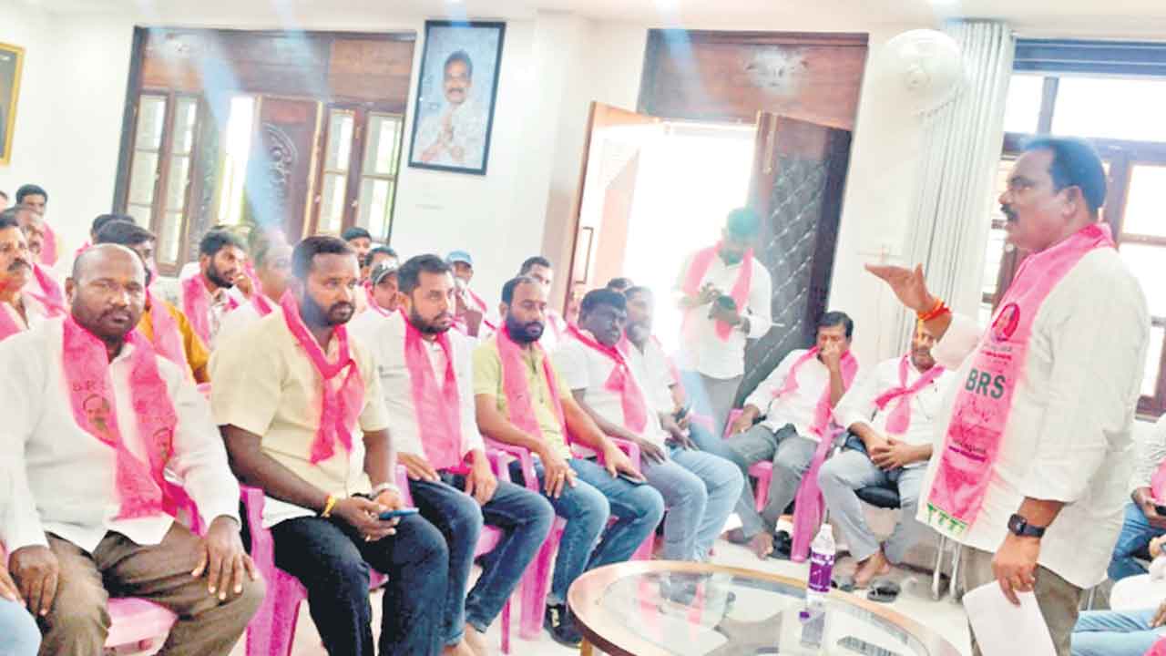 ఊరూరా కదలిరావాలి