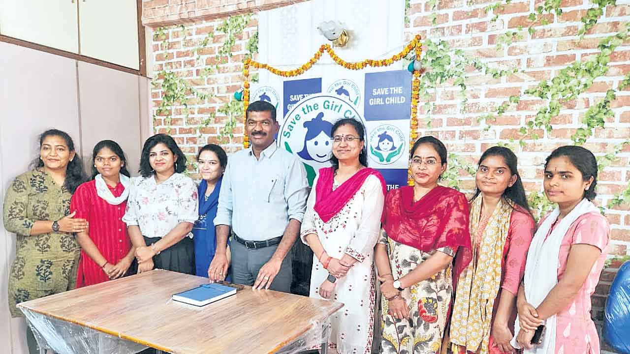 మహిళలను గౌరవించే సమాజం కావాలి