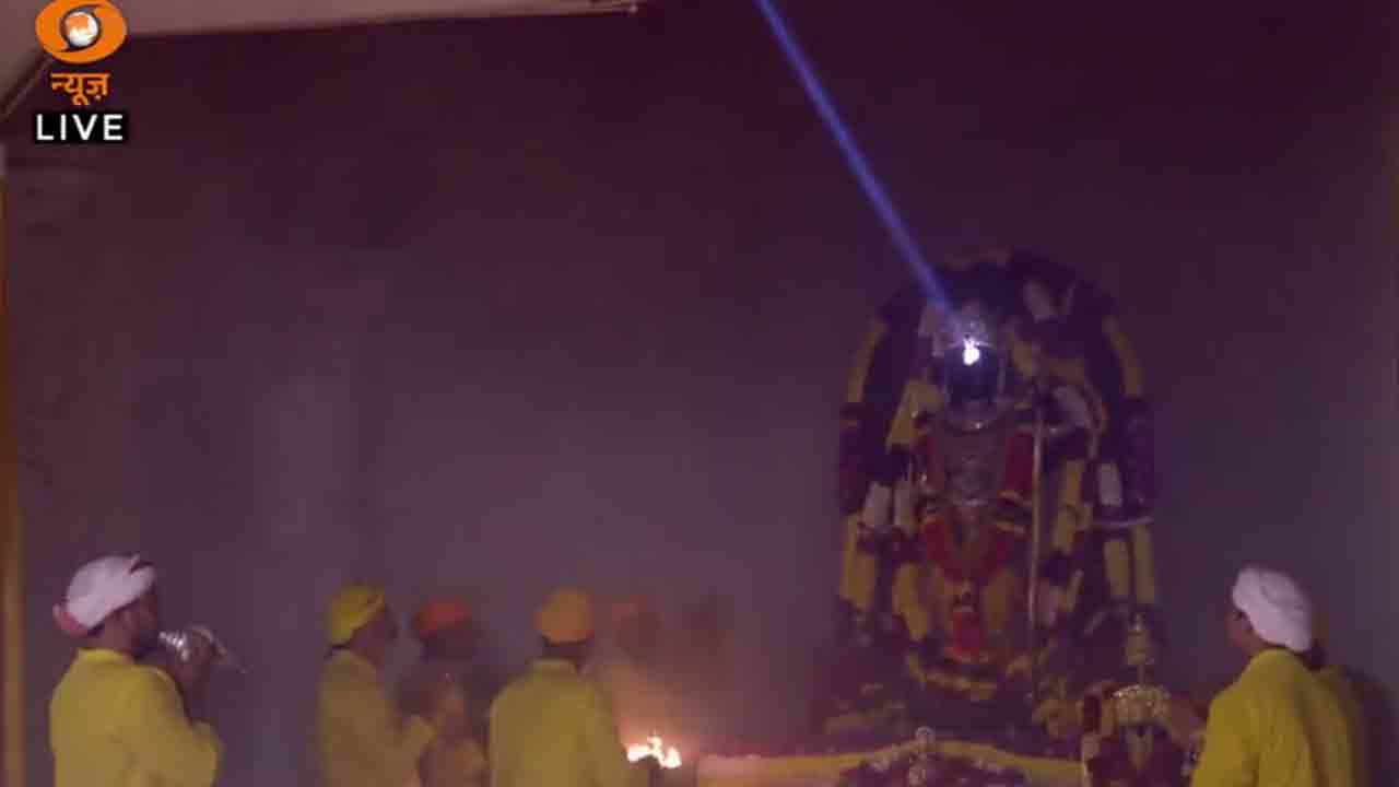 Surya Tilak | అయోధ్య రామ మందిరంలో అద్భుత దృశ్యం.. బాలరాముడి నుదుటిపై సూర్య తిలకం