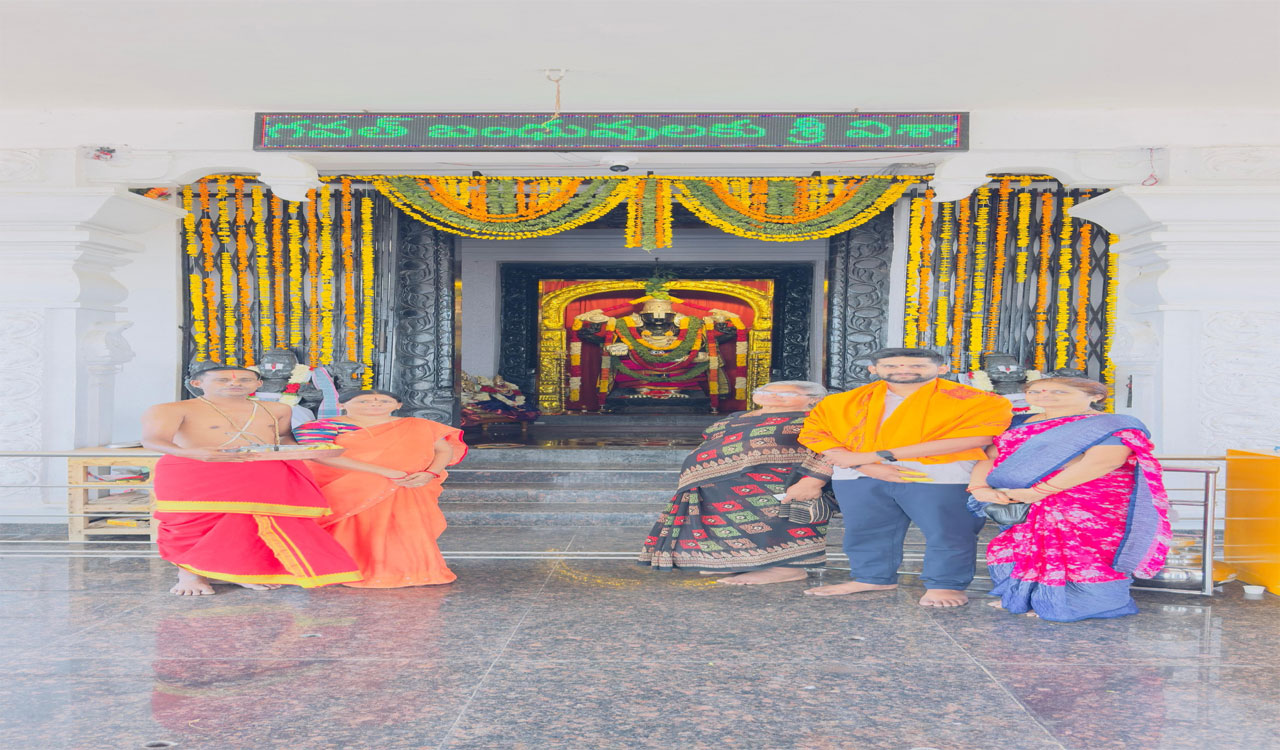 KODIMYALA | శ్రీ లక్ష్మీ వెంకటేశ్వర స్వామి ఆలయానికి విరాళం అందజేత