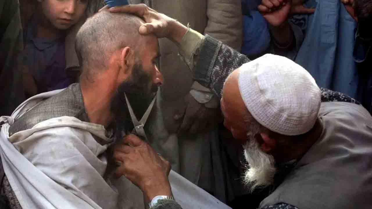 Afghanistan | పురుషులపైనా ఆంక్షలే.. జుట్టు అందంగా కత్తిరించుకుంటే జైలుకే