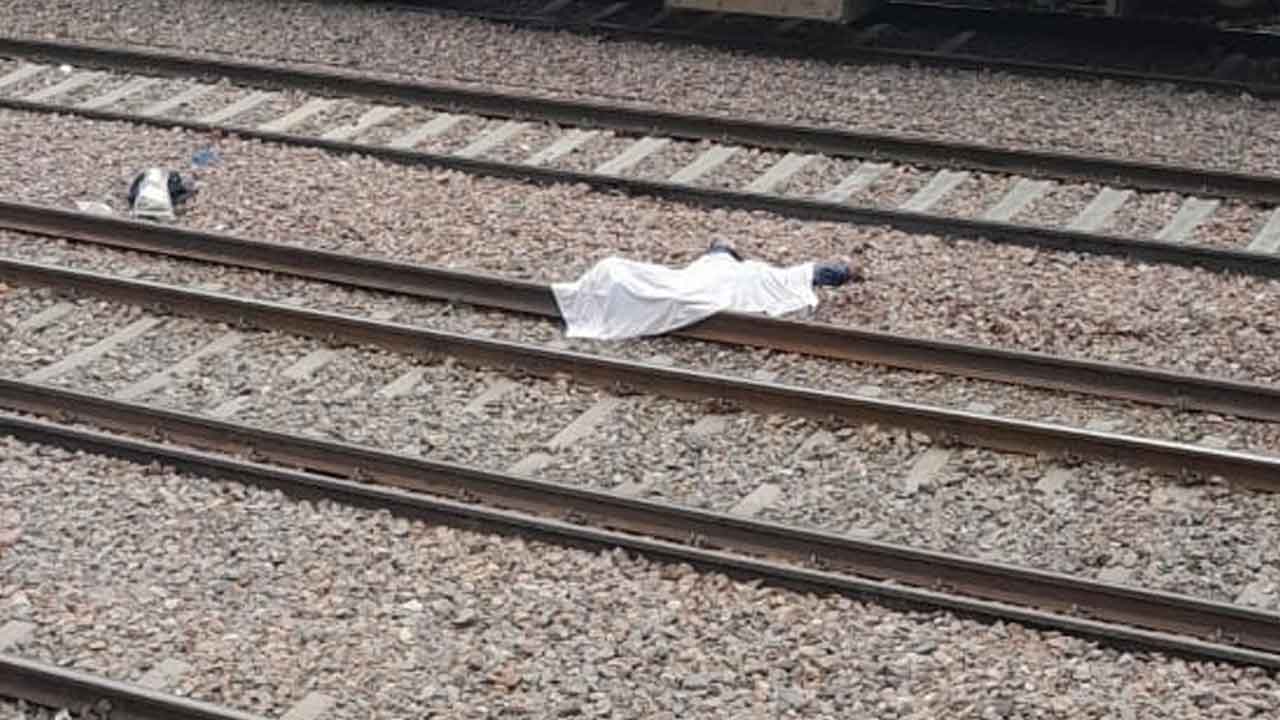 రైలు కిందపడి టీచర్‌ బలవన్మరణం