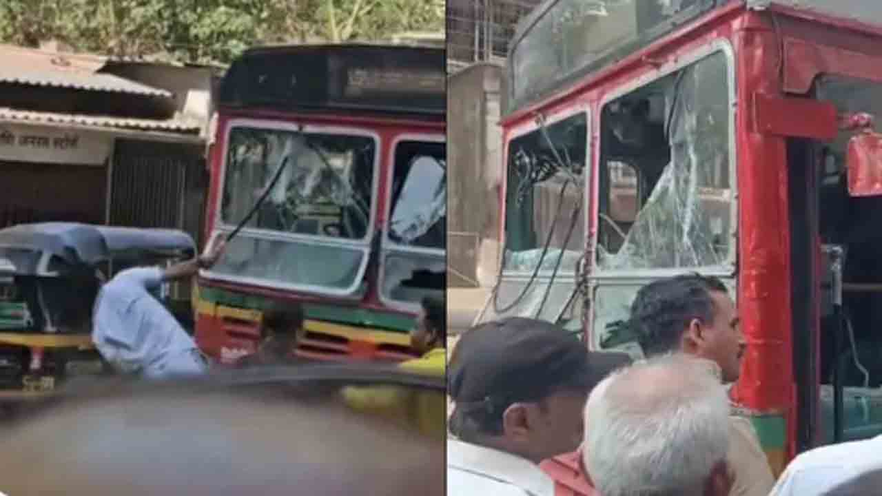 Teen Attacks Bus With Sword | పొడవాటి కత్తితో బస్సుపై దాడి.. పలు వాహనాలు   ధ్వంసం చేసిన యువకుడు