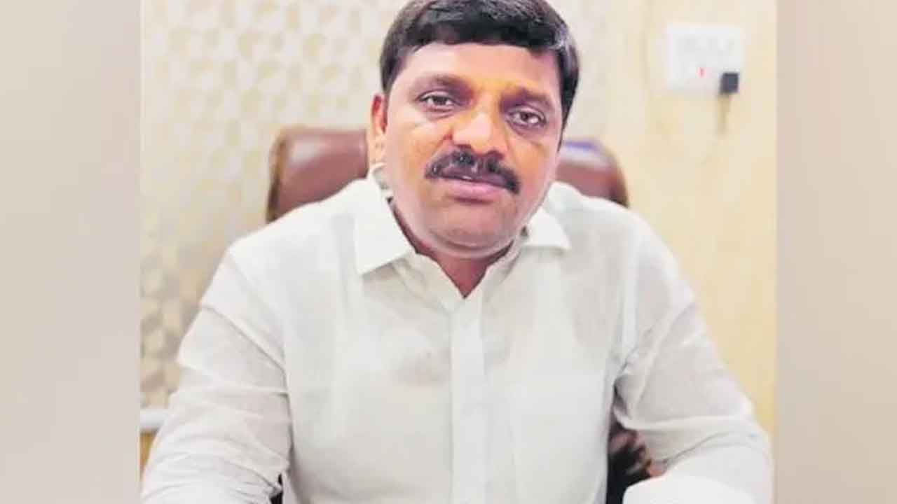 ఎమ్మెల్సీ తీన్మార్ మ‌ల్ల‌న్న‌పై చ‌ర్య‌లు తీసుకోండి.. డీజీపీకి ఎన్‌హెచ్ఆర్సీ ఆదేశాలు