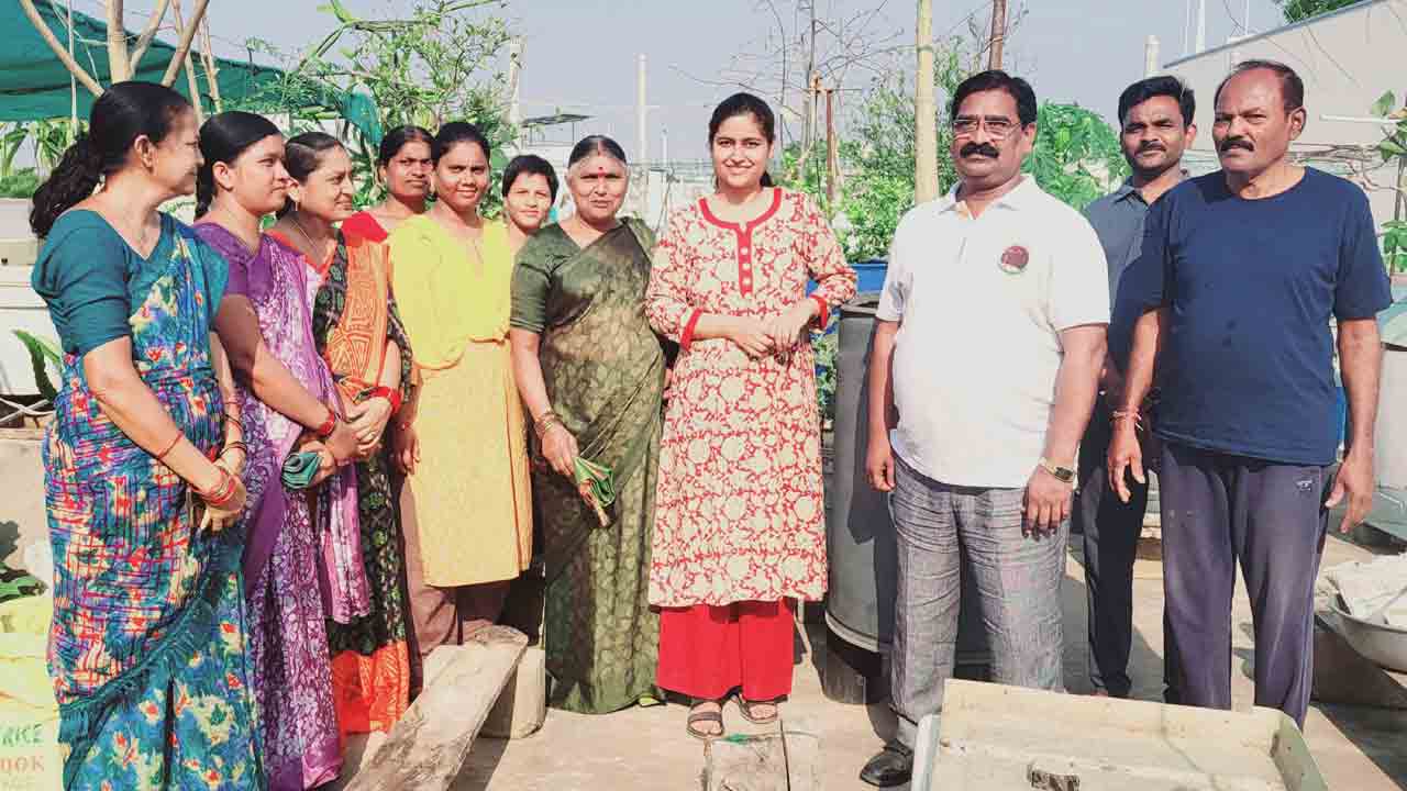 Terrace Garden | మిద్దె తోటల సాగుపై ఆసక్తి చూపించాలి : మున్సిపల్‌ కమిషనర్‌ చాహత్‌ బాజ్‌ పాయ్‌