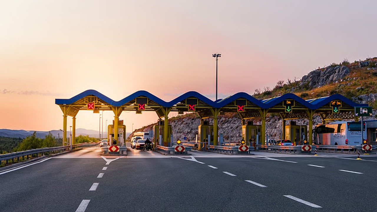 Satellite Toll System | మే ఒకటి నుంచి శాటిలైట్‌ టోల్‌ వసూలు చేస్తారా..? క్లారిటీ ఇచ్చిన కేంద్ర ప్రభుత్వం..!