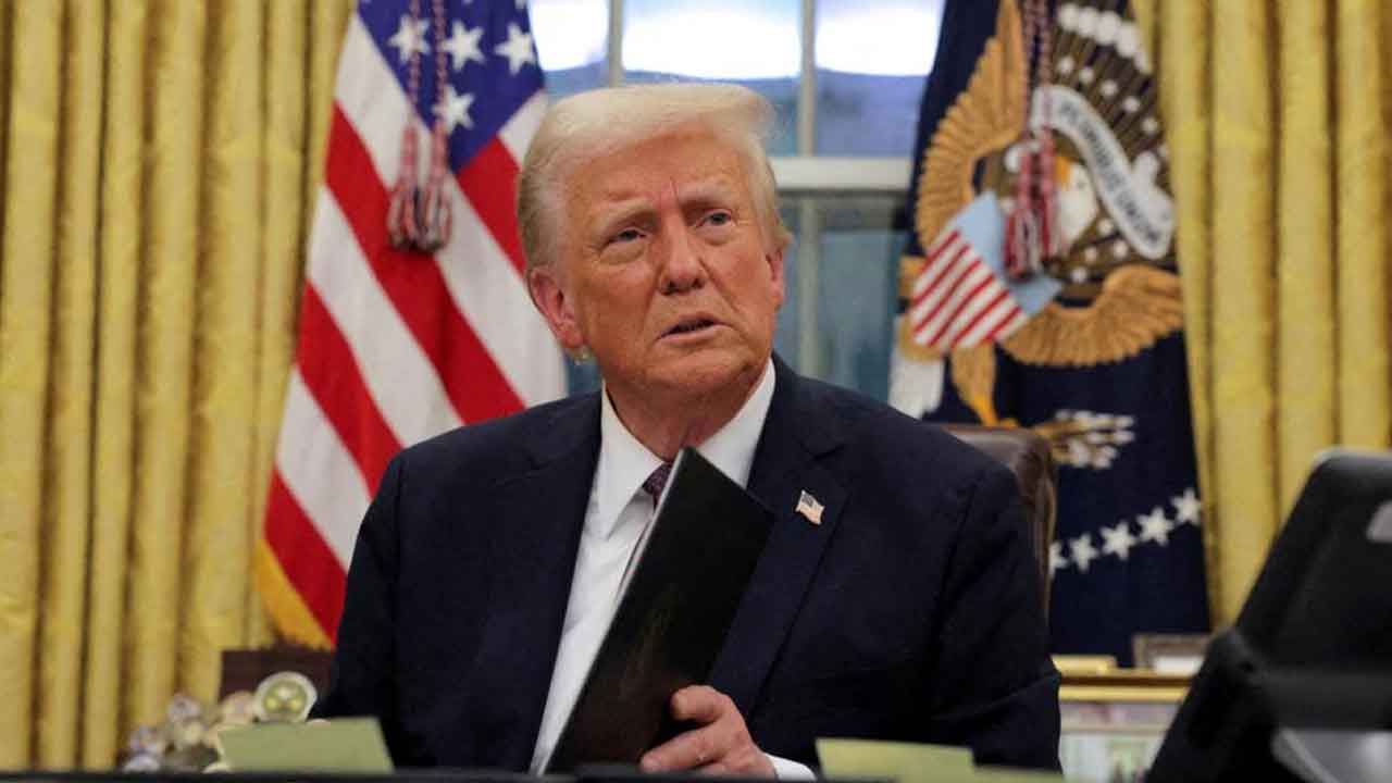 9 లక్షల మంది వలసదారులకు షాక్‌.. వెంటనే అమెరికాను వీడాలన్న ట్రంప్‌ సర్కారు