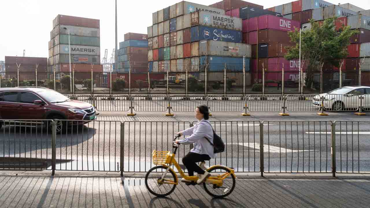 Trade war | అమెరికా-చైనా ట్రేడ్‌ వార్‌ మరింత తీవ్రం.. కీలక ఎగుమతులను నిలిపేసిన చైనా