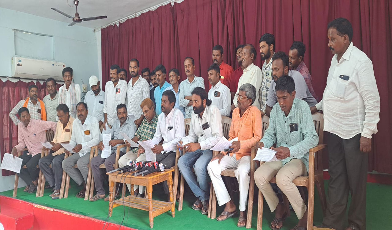 KARIMNAGAR | కూరగాయ రైతులను దళారుల నుంచి రక్షించాలి