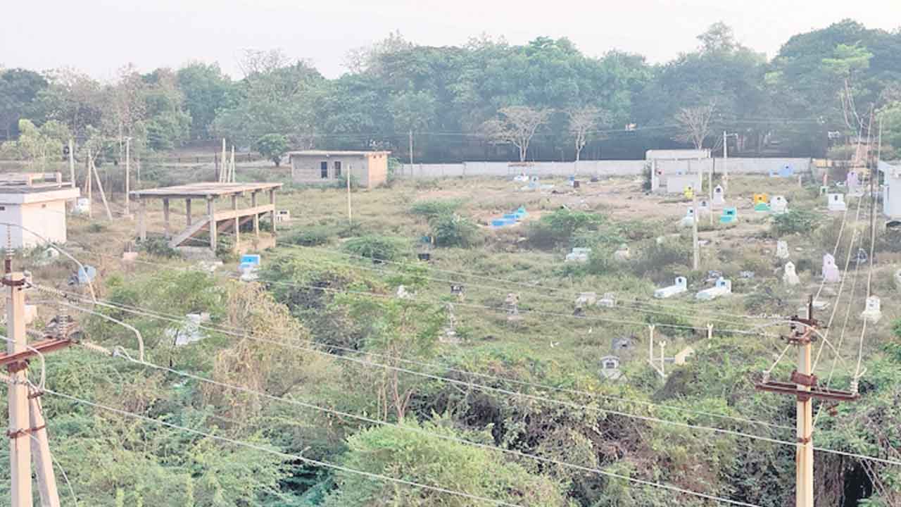 ఎంతకాలం.. వైకుంఠధామాల నిర్మాణం