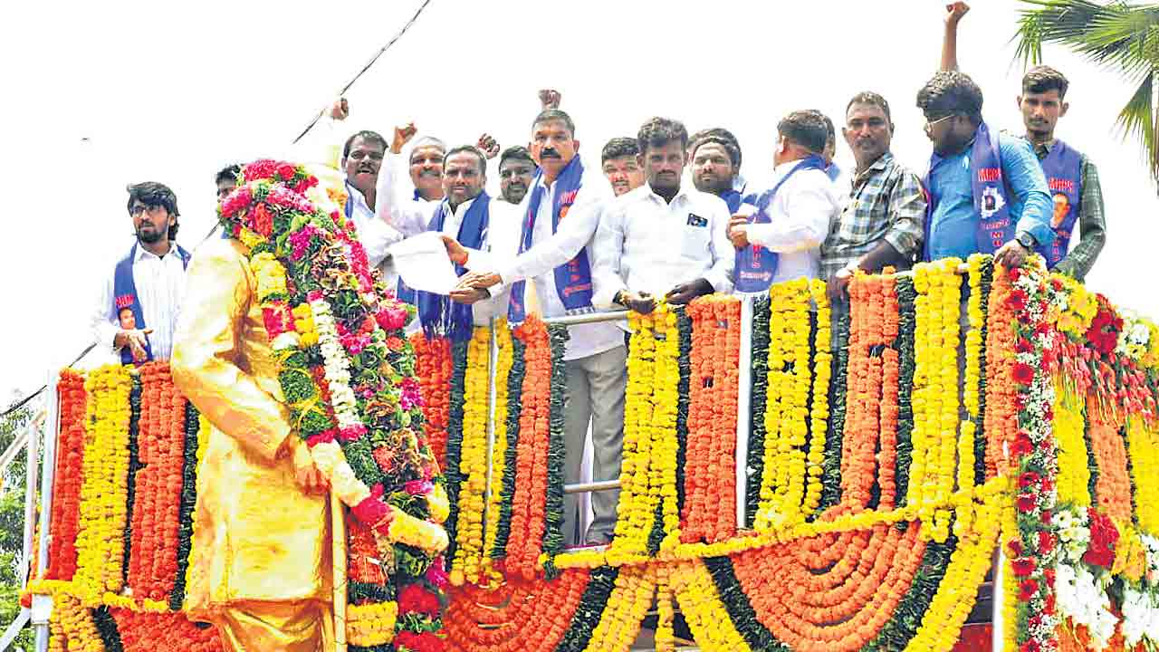 మాదిగలకు రెండు పదవులు ఇవ్వాలి : వంగపల్లి