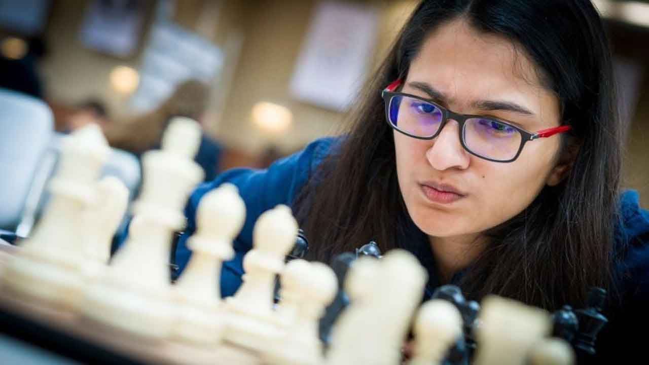 ఐదుగురు చెస్‌ ప్లేయర్లకు ఆర్థిక ప్రోత్సాహం