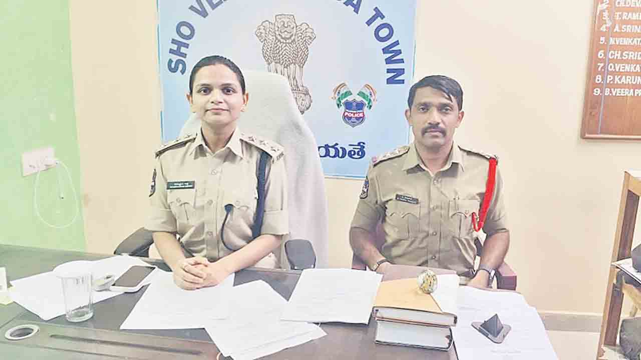 బంగారం తెచ్చినోళ్లే కొట్టేసిన్రు