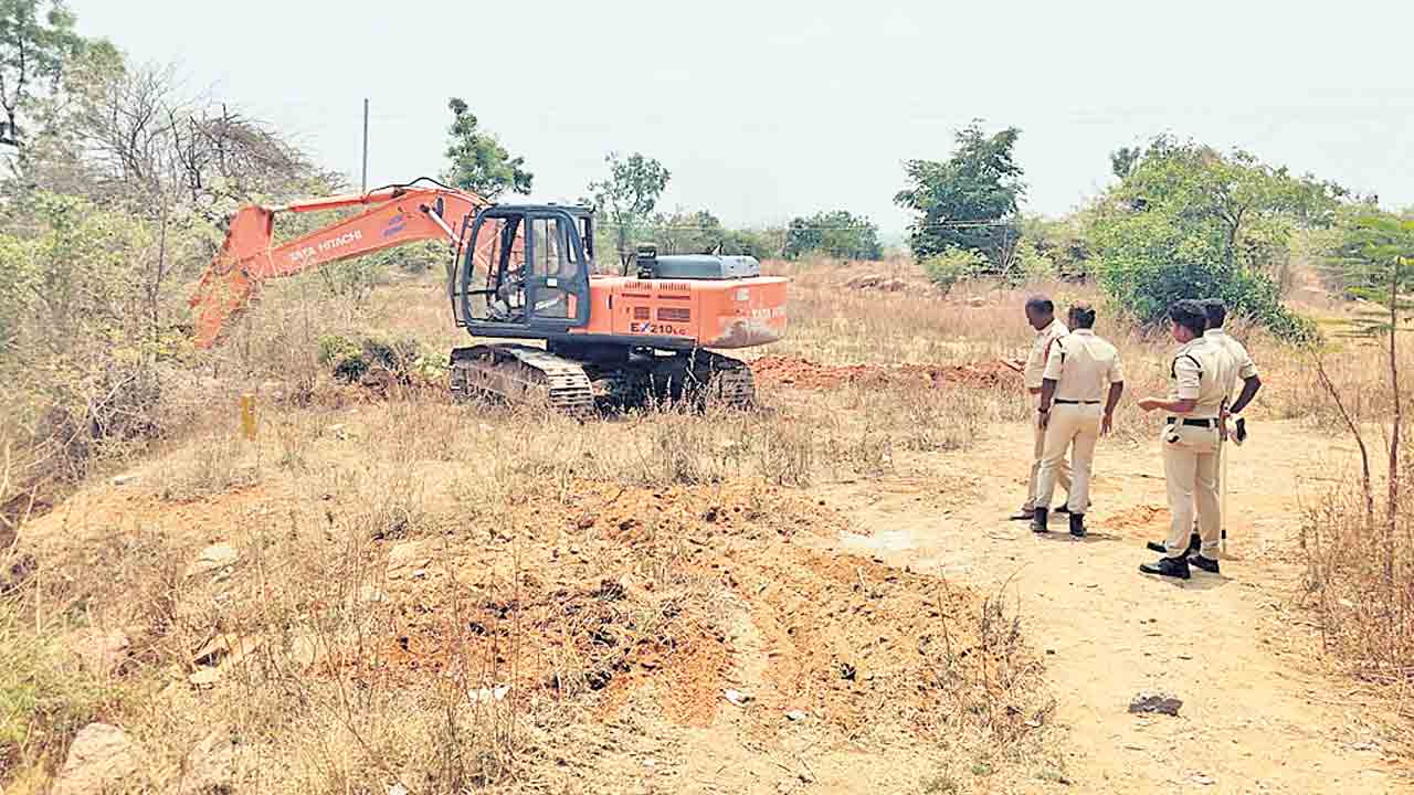 కొడంగల్‌ మెడికల్‌ కళాశాల పనుల అడ్డగింత
