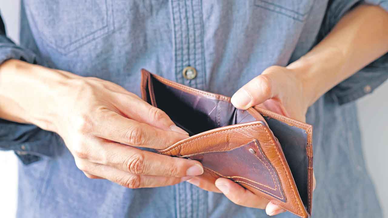 Telangana | డీలా పడిన తెలంగాణ.. రాష్ట్ర ఆర్థికం అస్తవ్యస్తం.. పడిపోయిన ప్రజల కొనుగోలు శక్తి