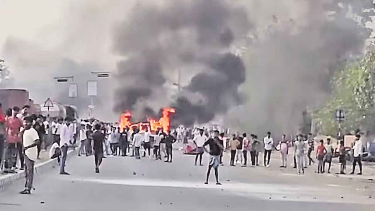 బెంగాల్‌లో వక్ఫ్‌ నిరసనలు హింసాత్మకం