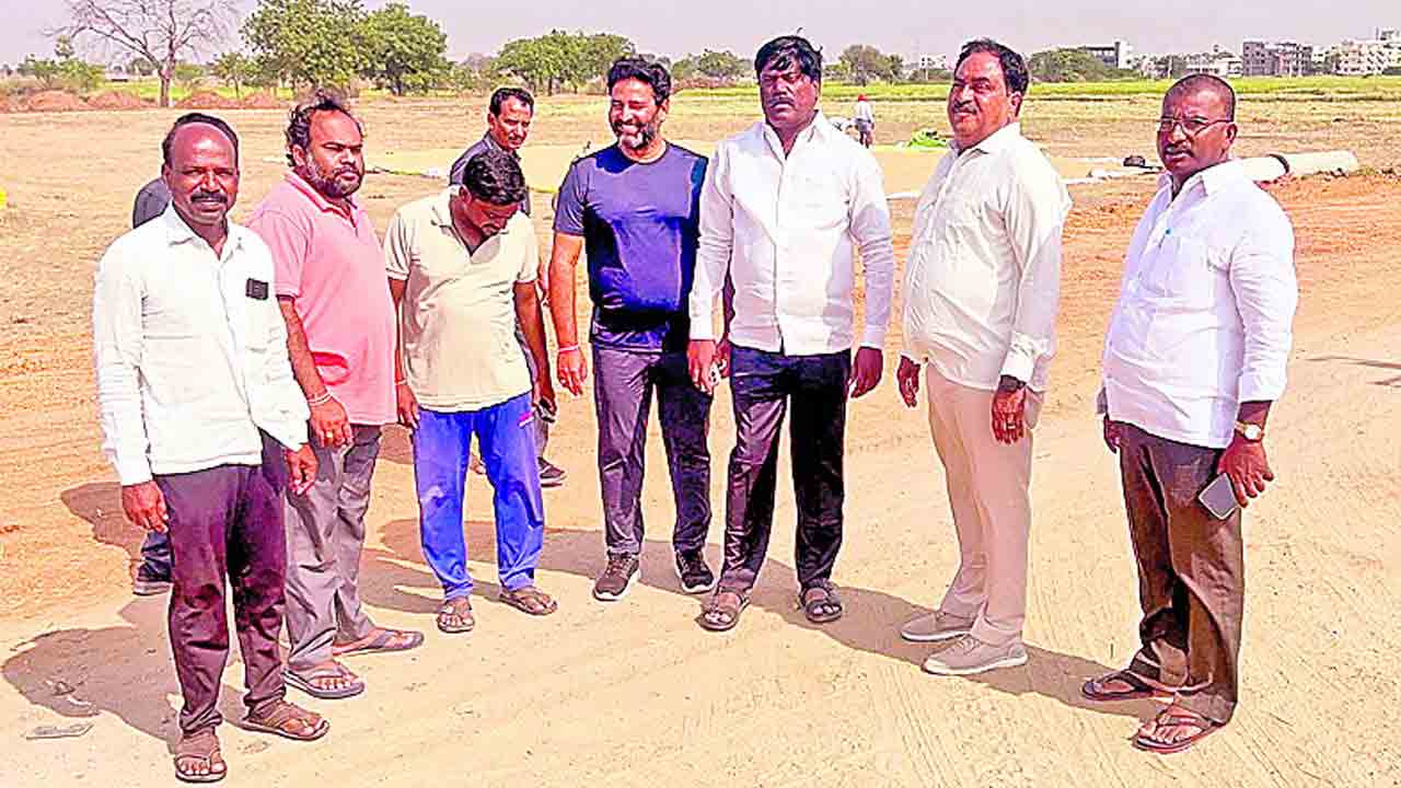 పండుగను తలపించాలి