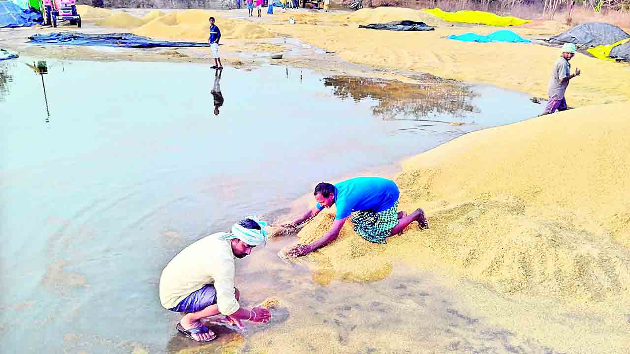 మళ్లీ వాన.. అకాల వర్షాలతో ఆగమవుతున్న అన్నదాతలు