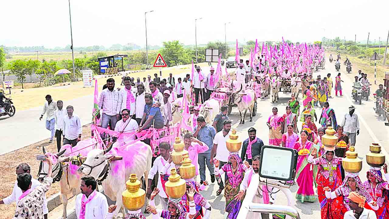 కొమ్మాల జాతరలా జనం తరలిరావాలి