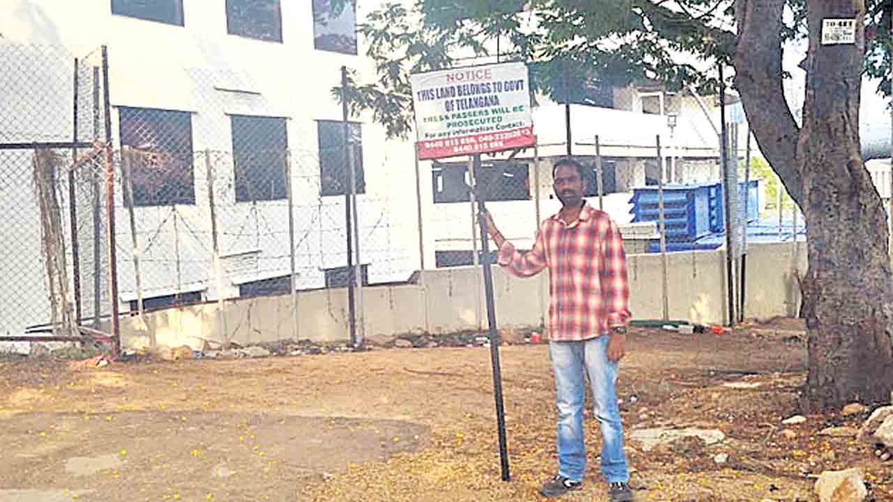 ప్రభుత్వ స్థలం స్వాధీనం