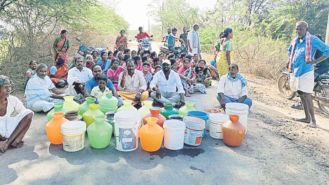 మంచినీటి కటకటపై భగ్గుమన్న జనం