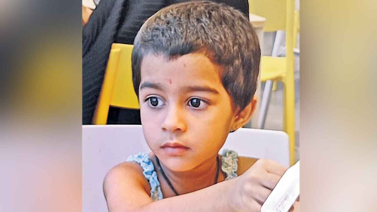 Krishna Pavani | తాను విషం తాగి.. కూతురికి తాగించి..