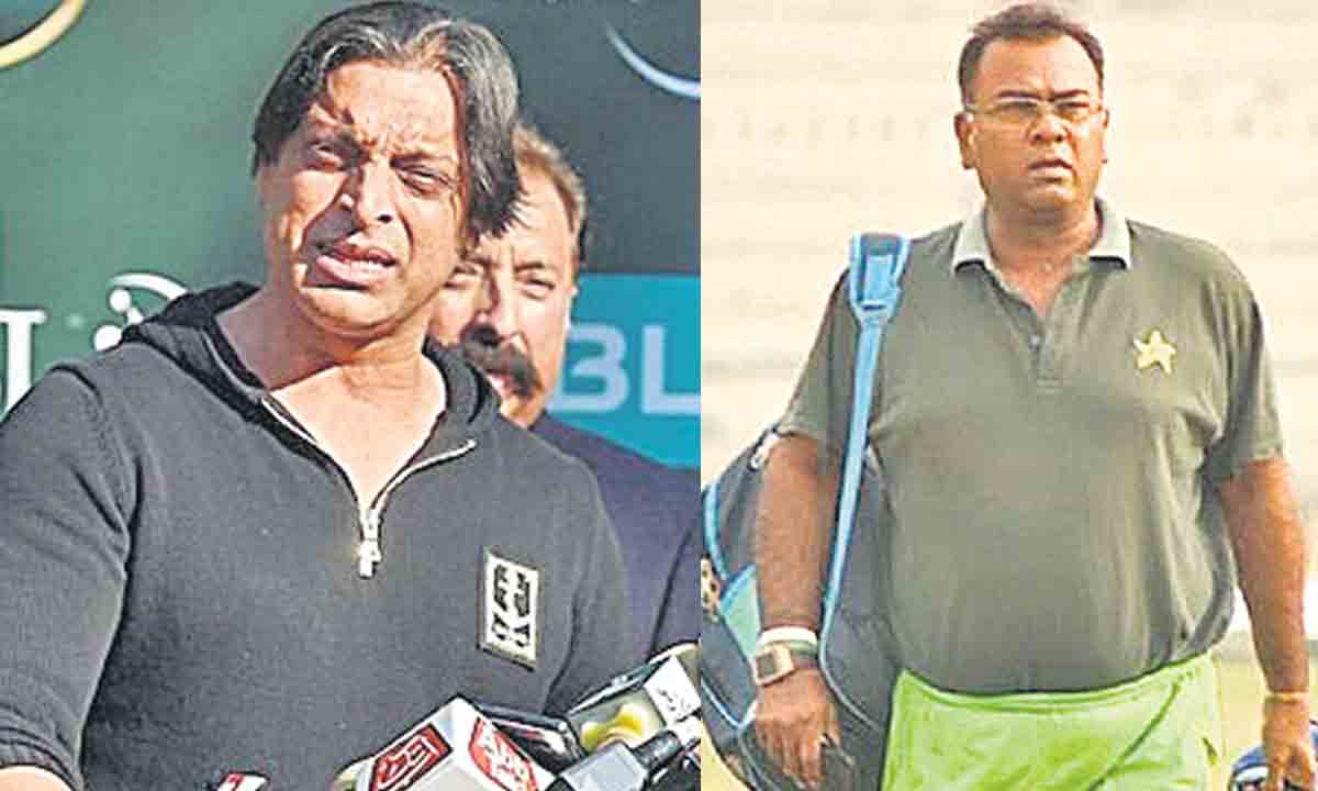 పాక్‌ మాజీ క్రికెటర్లకు షాక్‌