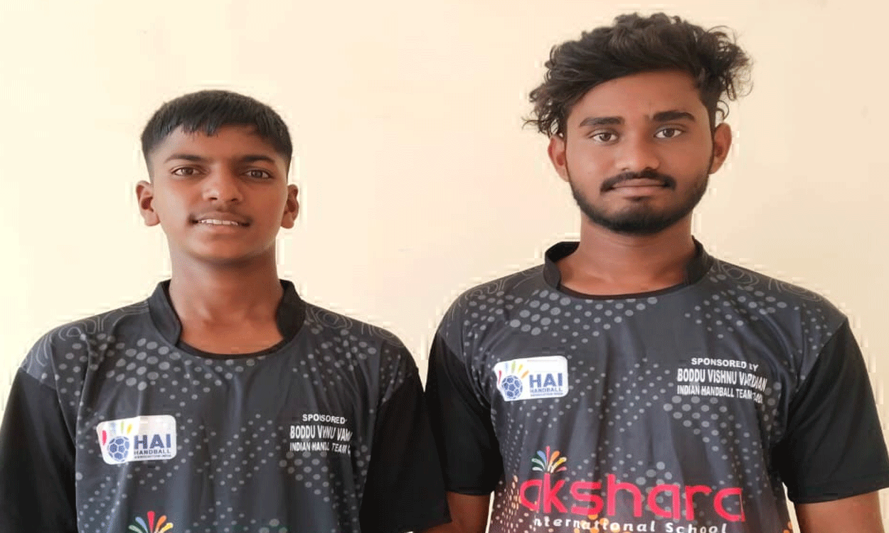 Handball competitions | జాతీయ స్థాయి హ్యాండ్ బాల్ పోటీలకు ఎంపికైన గుల్లకోట విద్యార్థులు