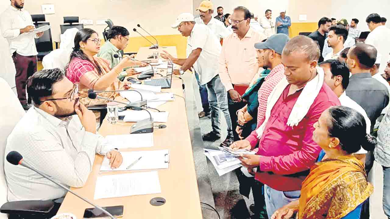 సమస్యలను సత్వరం పరిష్కరించాలి